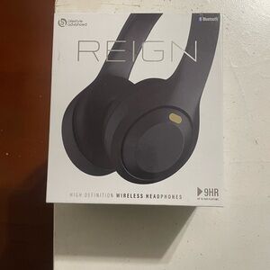 Reign Wireless Headphones - Sleek Black Design